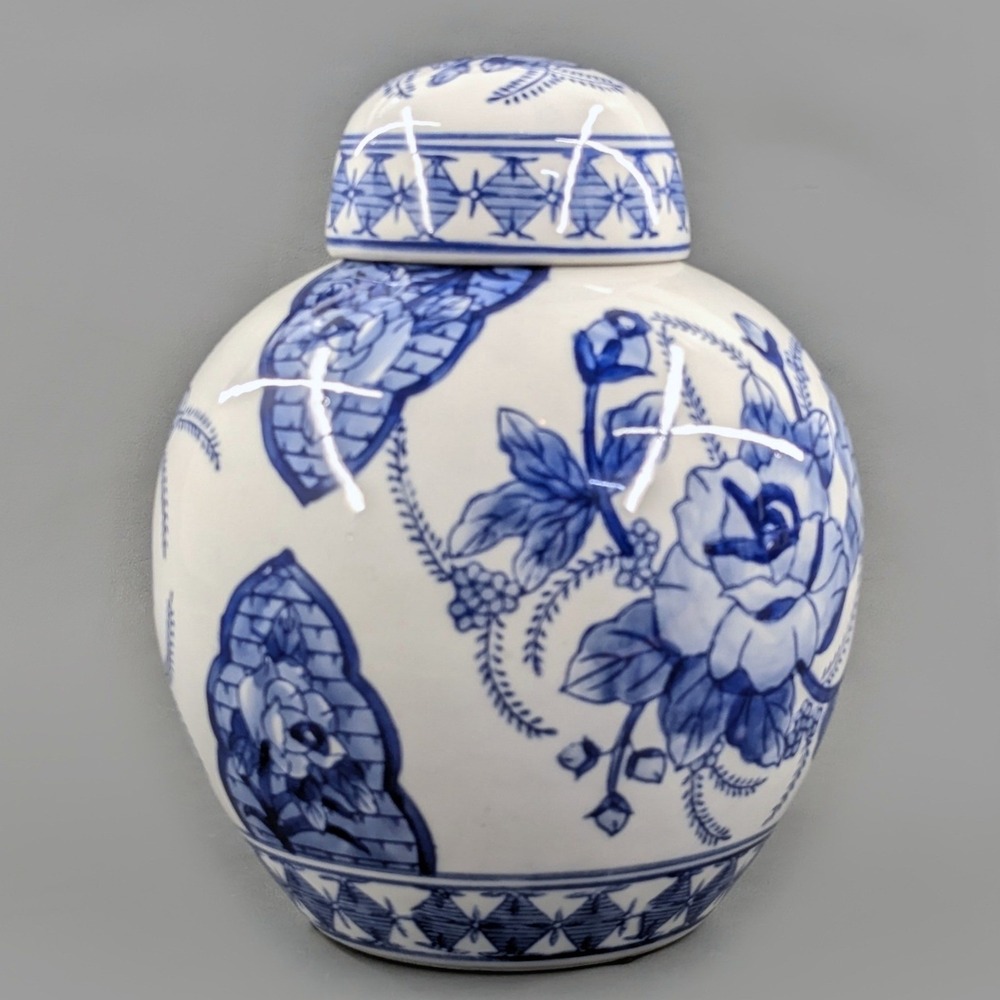 Blue and White Porcelain Ginger Jar Floral Rose Decorative Ceramic Urn Lid